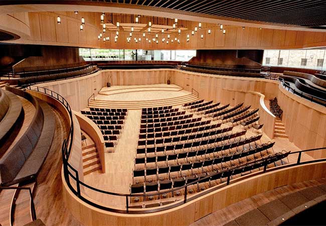 Akoestische Thonet stoelen