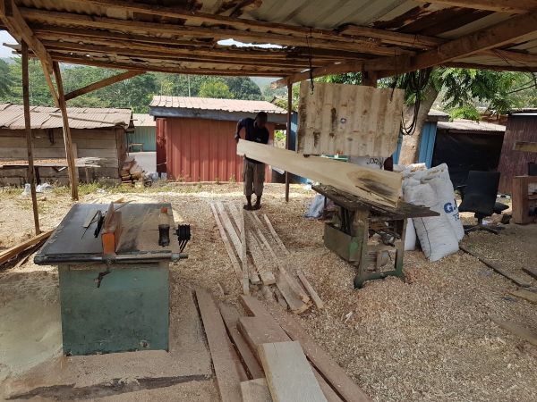 Vliegende meubelmakers