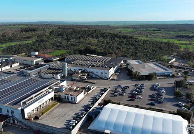 Natuzzi sluit drie fabrieken