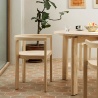 Stoel en tafel van massief hout